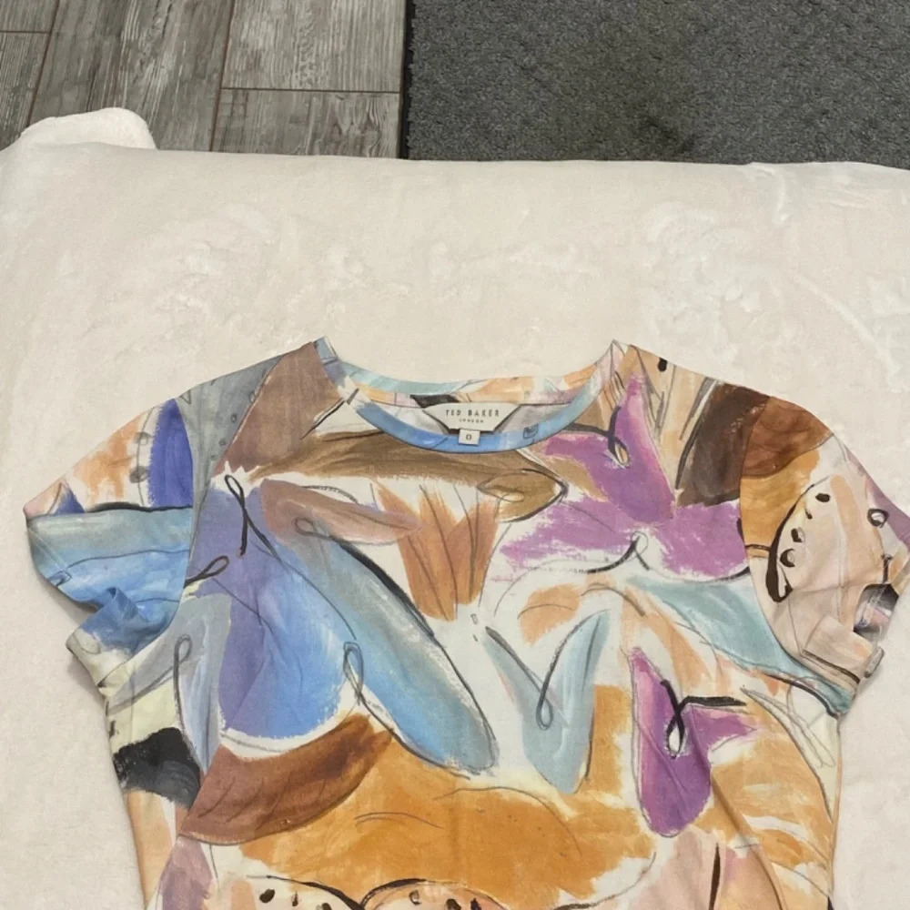 Ted Baker Rosian Printed Tee 16628 - Picture 5 of 11